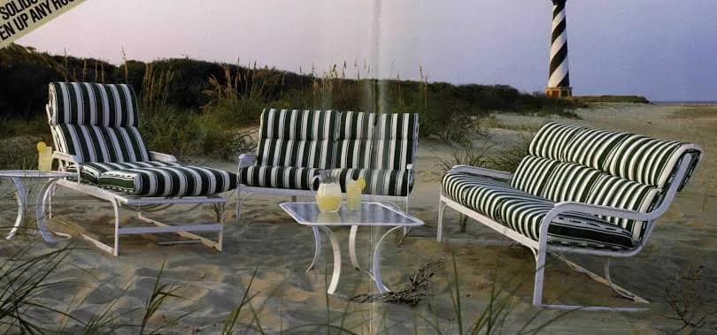 Poolside Loungers & Daybeds