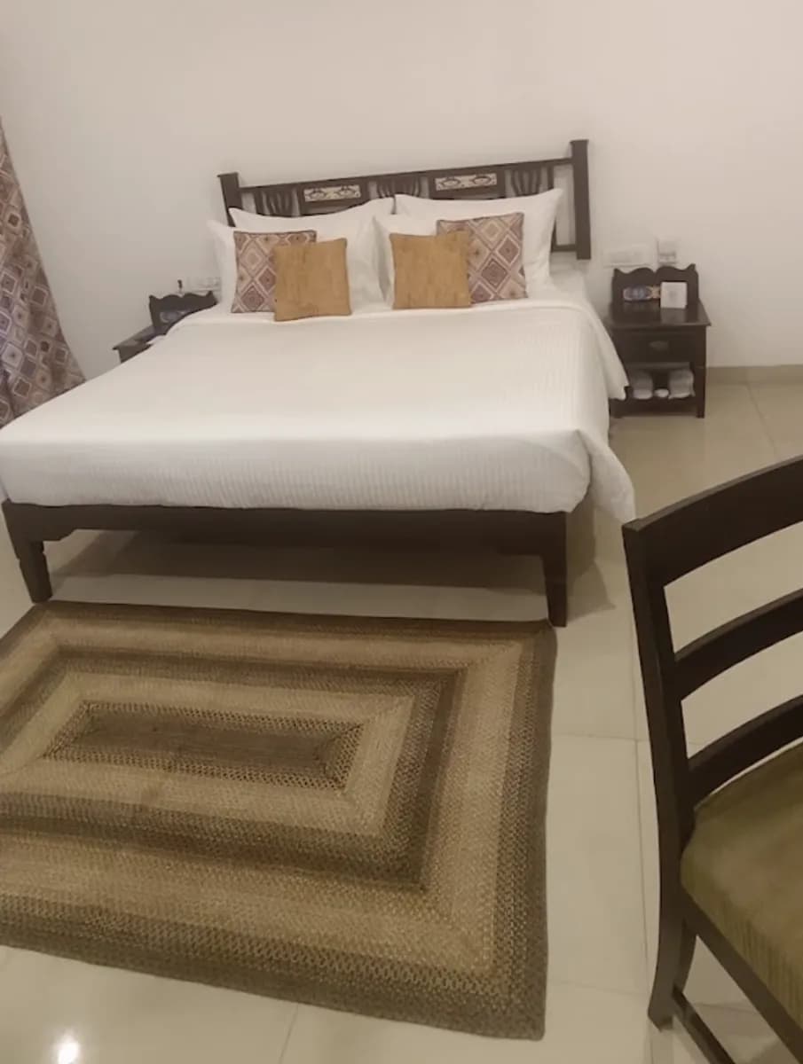 Rectangular Woven Jute Bedroom Rug for a Vasco residence