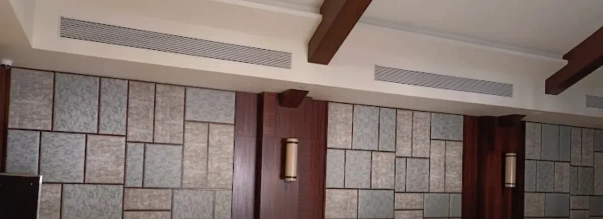 Textured wall panels with wood-finish columns fitted in a function hall